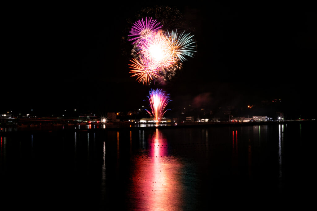 ミ☆海に写る花火☆彡