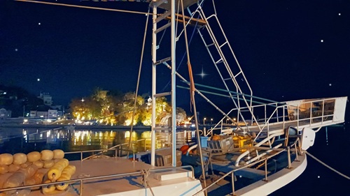 夜の散歩もおすすめ☆気仙沼の夜景と様々な漁船☆